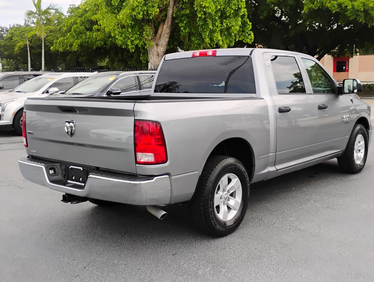 RAM 1500 Classic Tradesman Crew Cab SWB 2WD 2022