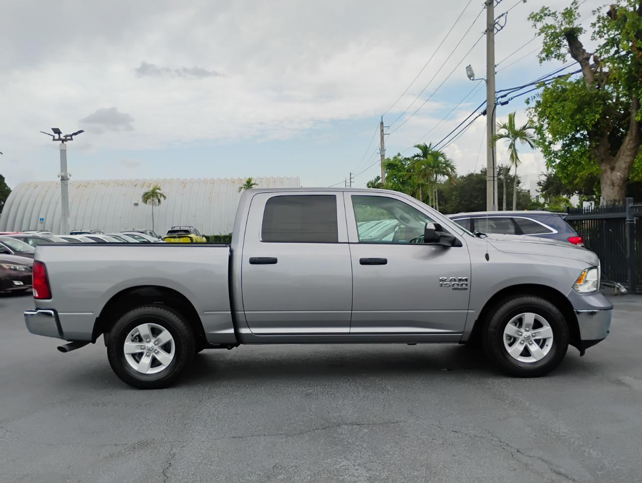 RAM 1500 Classic Tradesman Crew Cab SWB 2WD 2022