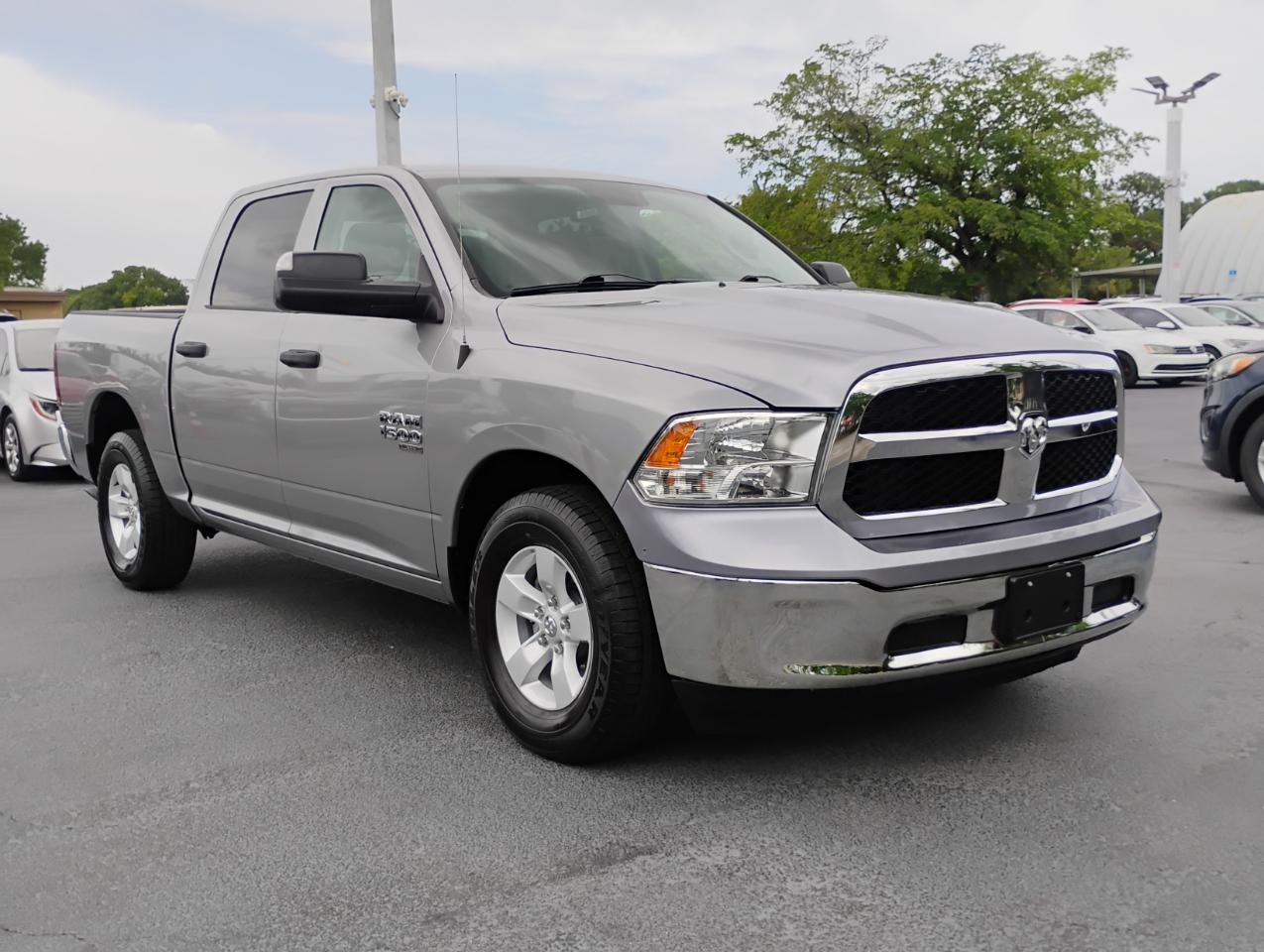 RAM 1500 Classic Tradesman Crew Cab SWB 2WD 2022