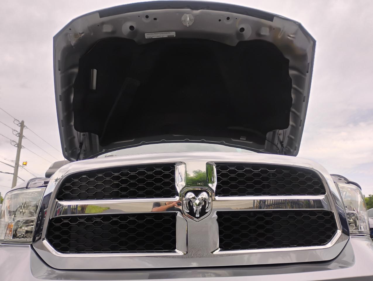 RAM 1500 Classic Tradesman Crew Cab SWB 2WD 2022