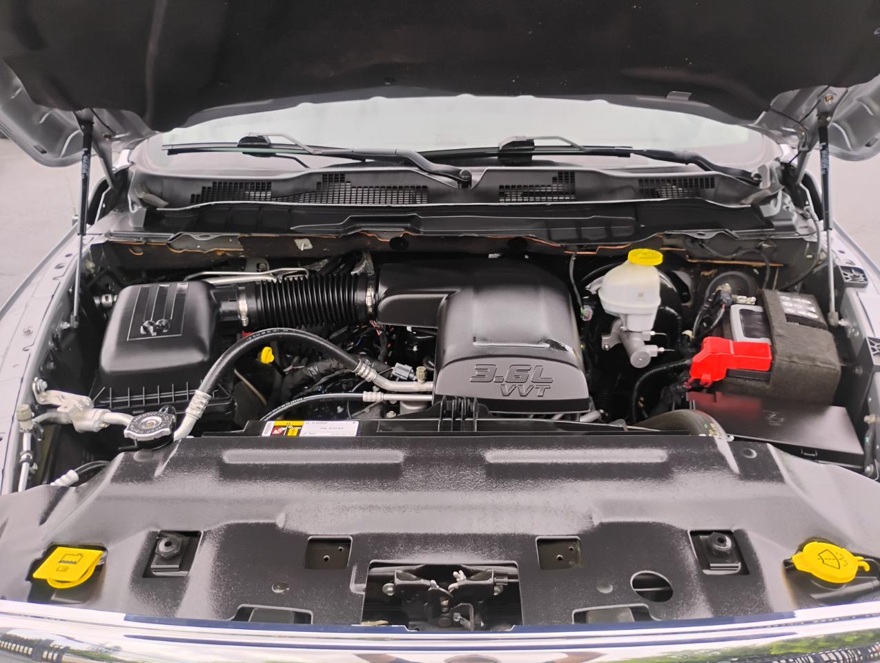 RAM 1500 Classic Tradesman Crew Cab SWB 2WD 2022