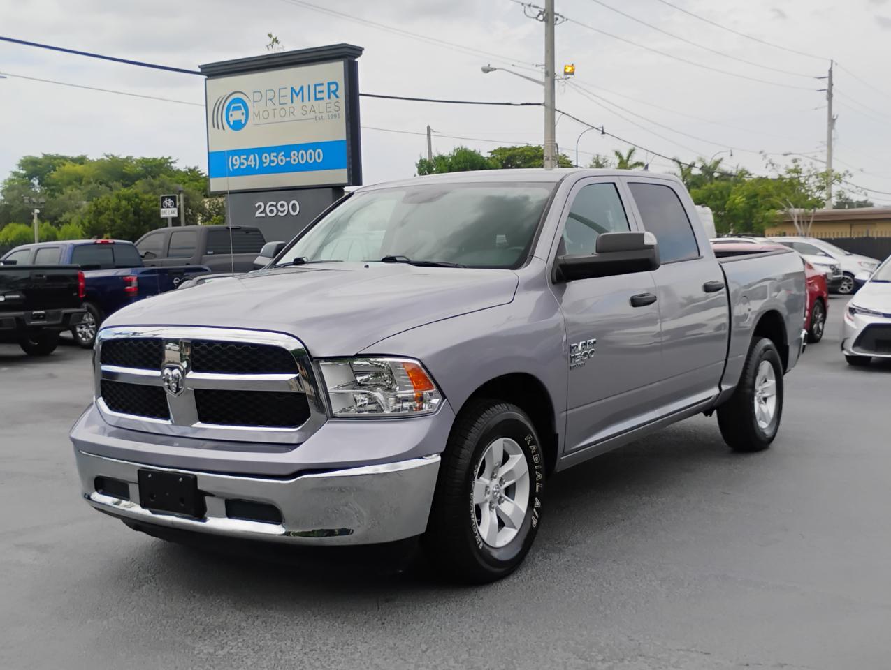 RAM 1500 Classic Tradesman Crew Cab SWB 2WD 2022
