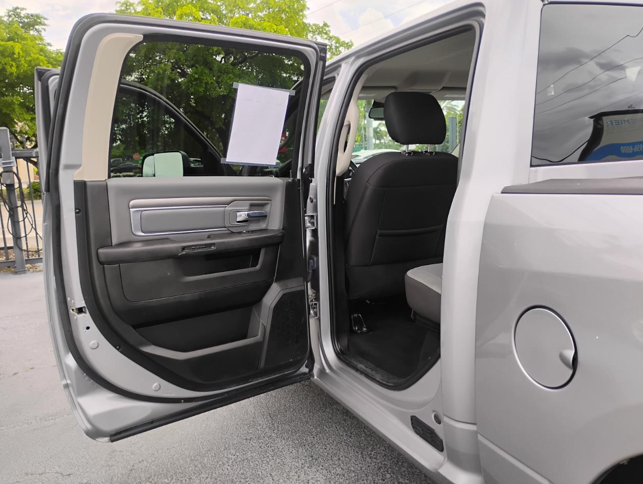 RAM 1500 Classic Tradesman Crew Cab SWB 2WD 2022