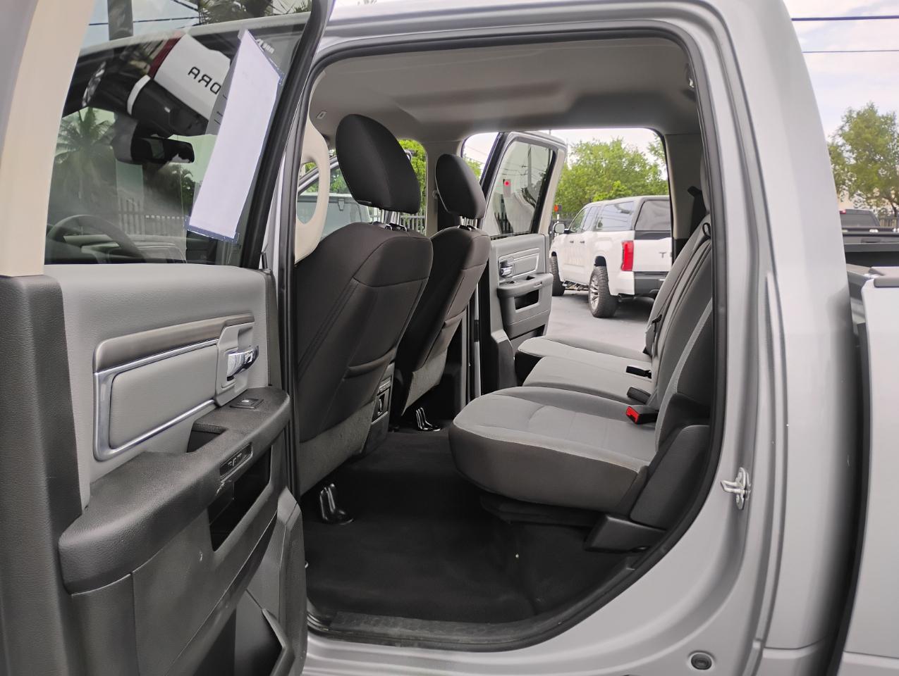 RAM 1500 Classic Tradesman Crew Cab SWB 2WD 2022