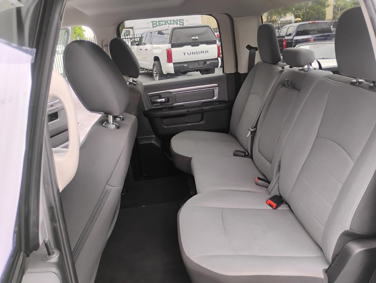 RAM 1500 Classic Tradesman Crew Cab SWB 2WD 2022