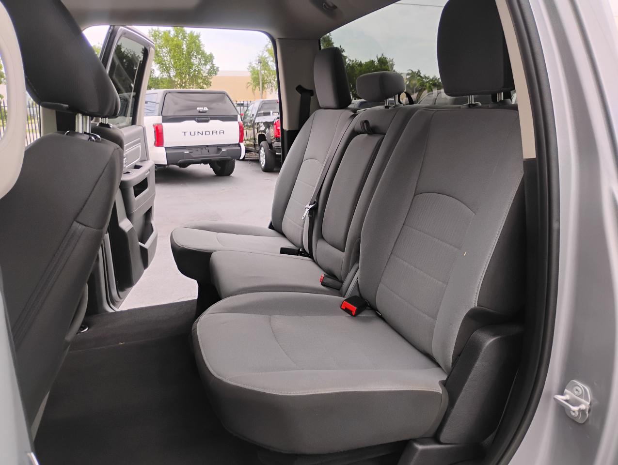 RAM 1500 Classic Tradesman Crew Cab SWB 2WD 2022
