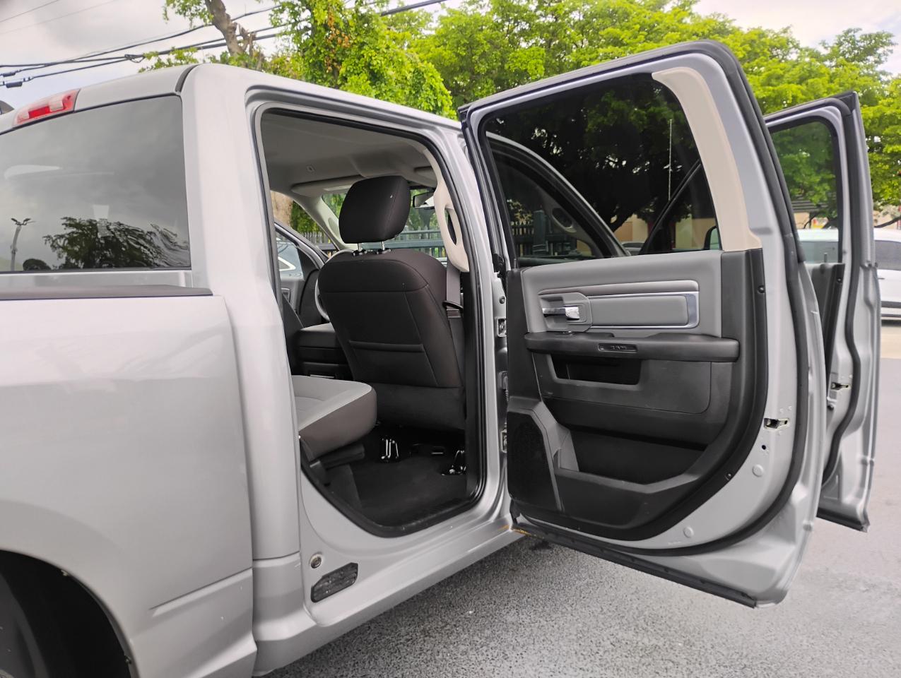 RAM 1500 Classic Tradesman Crew Cab SWB 2WD 2022