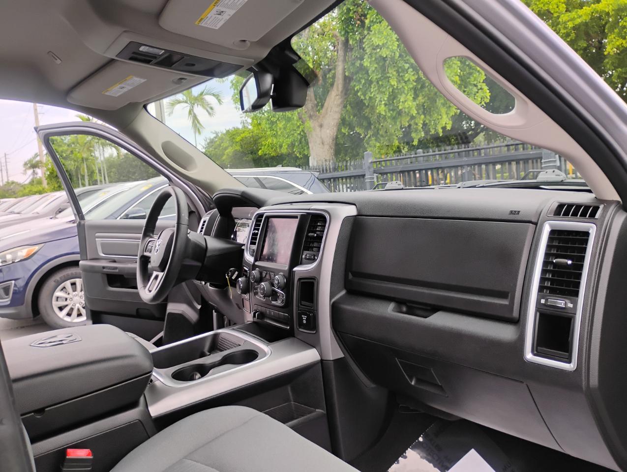 RAM 1500 Classic Tradesman Crew Cab SWB 2WD 2022