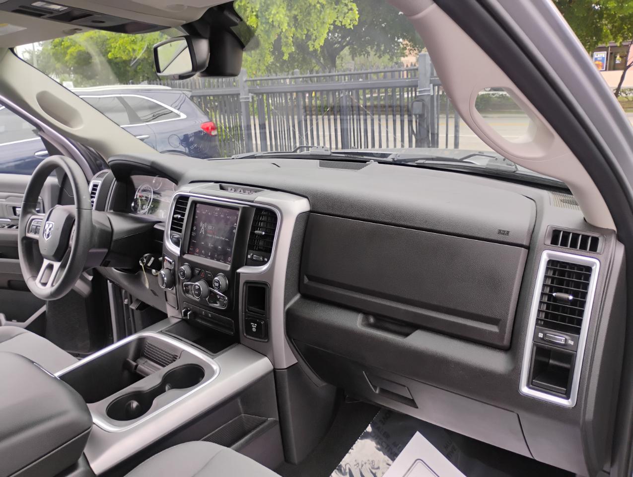 RAM 1500 Classic Tradesman Crew Cab SWB 2WD 2022