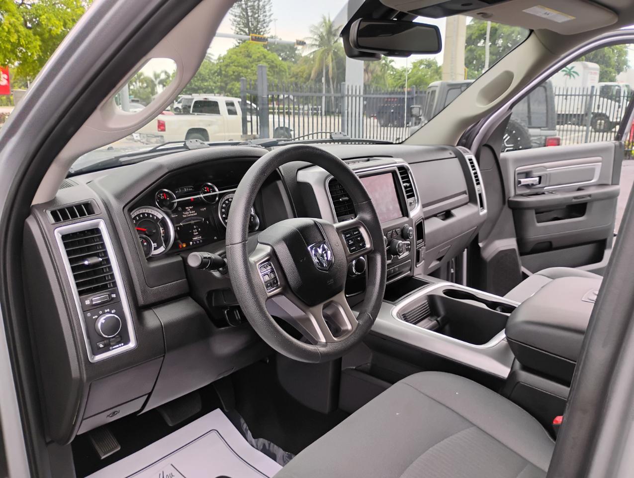 RAM 1500 Classic Tradesman Crew Cab SWB 2WD 2022