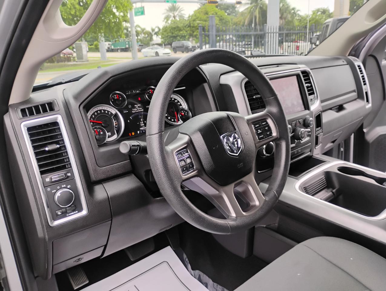 RAM 1500 Classic Tradesman Crew Cab SWB 2WD 2022