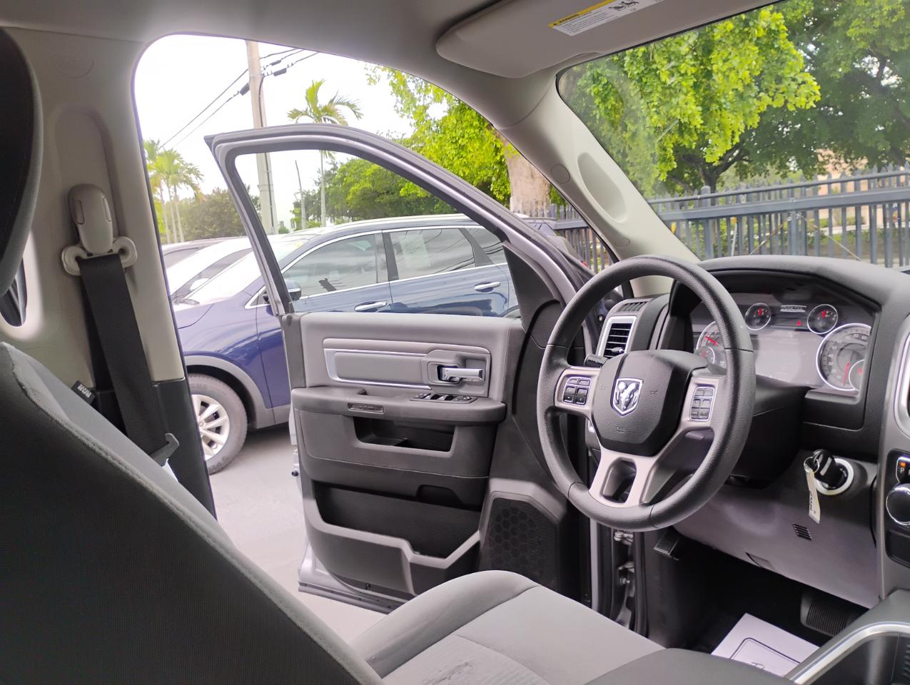 RAM 1500 Classic Tradesman Crew Cab SWB 2WD 2022