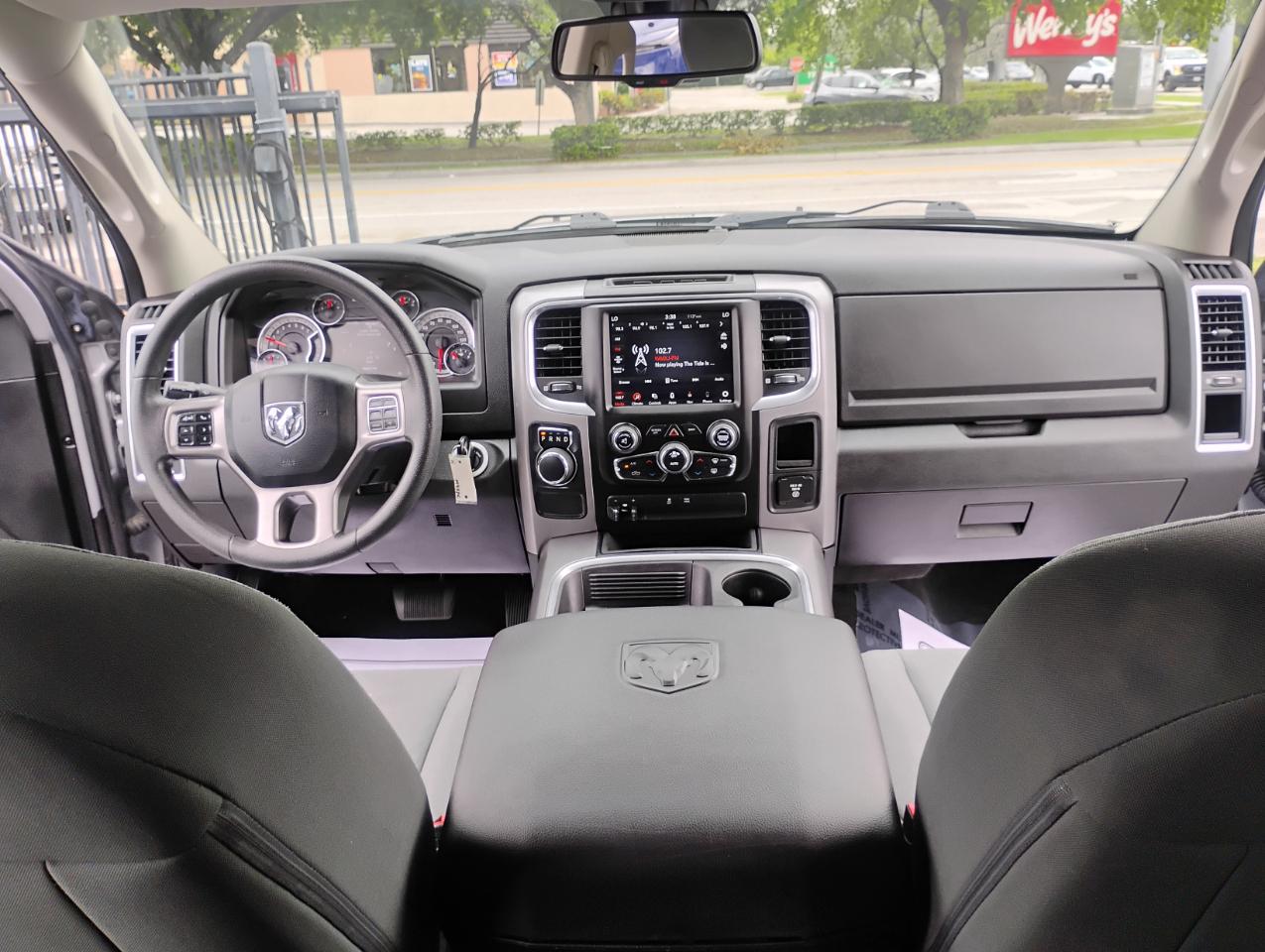 RAM 1500 Classic Tradesman Crew Cab SWB 2WD 2022