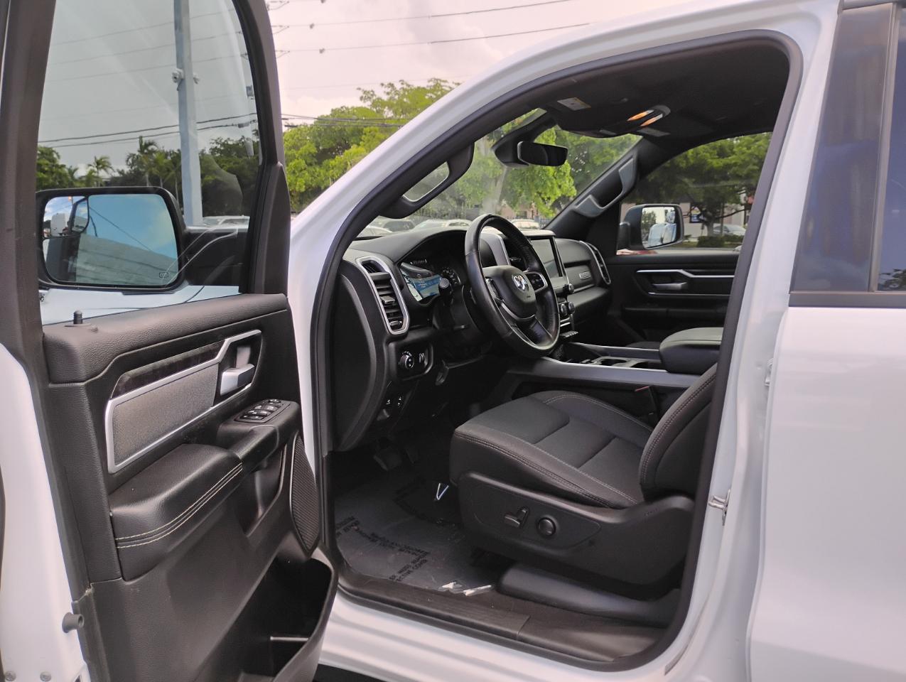 RAM 1500 Big Horn Quad Cab 4WD 2022