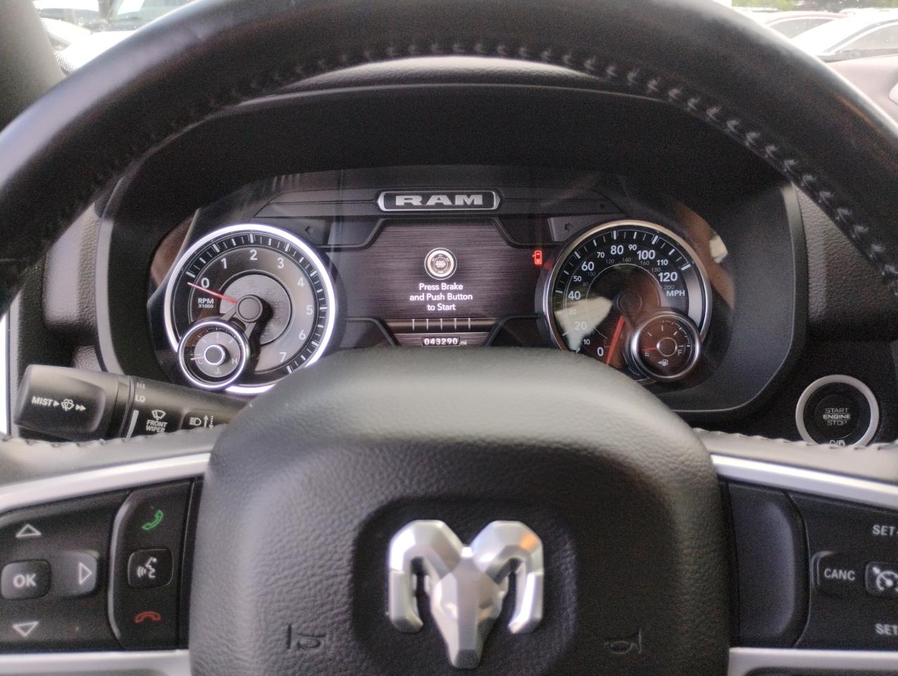 RAM 1500 Big Horn Quad Cab 4WD 2022