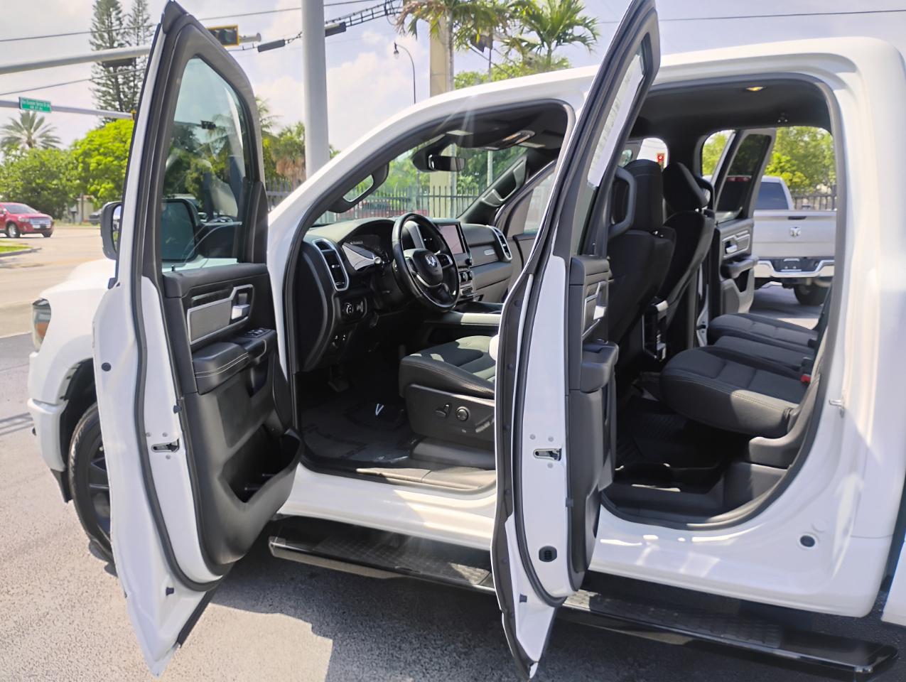 RAM 1500 Big Horn Quad Cab 4WD 2022