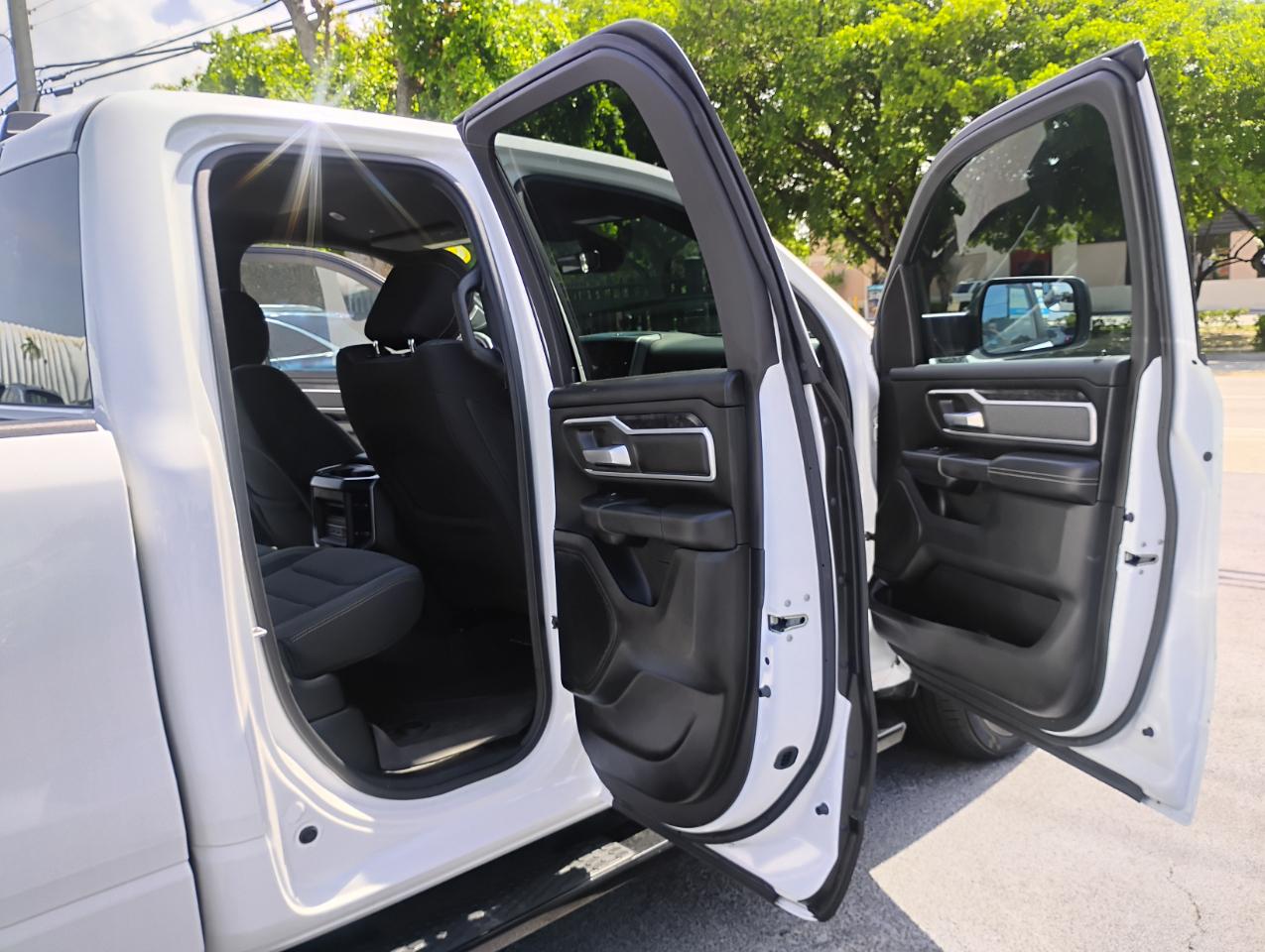 RAM 1500 Big Horn Quad Cab 4WD 2022