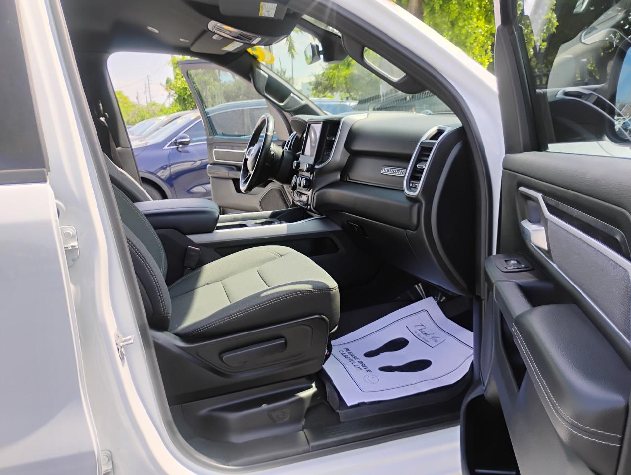 RAM 1500 Big Horn Quad Cab 4WD 2022