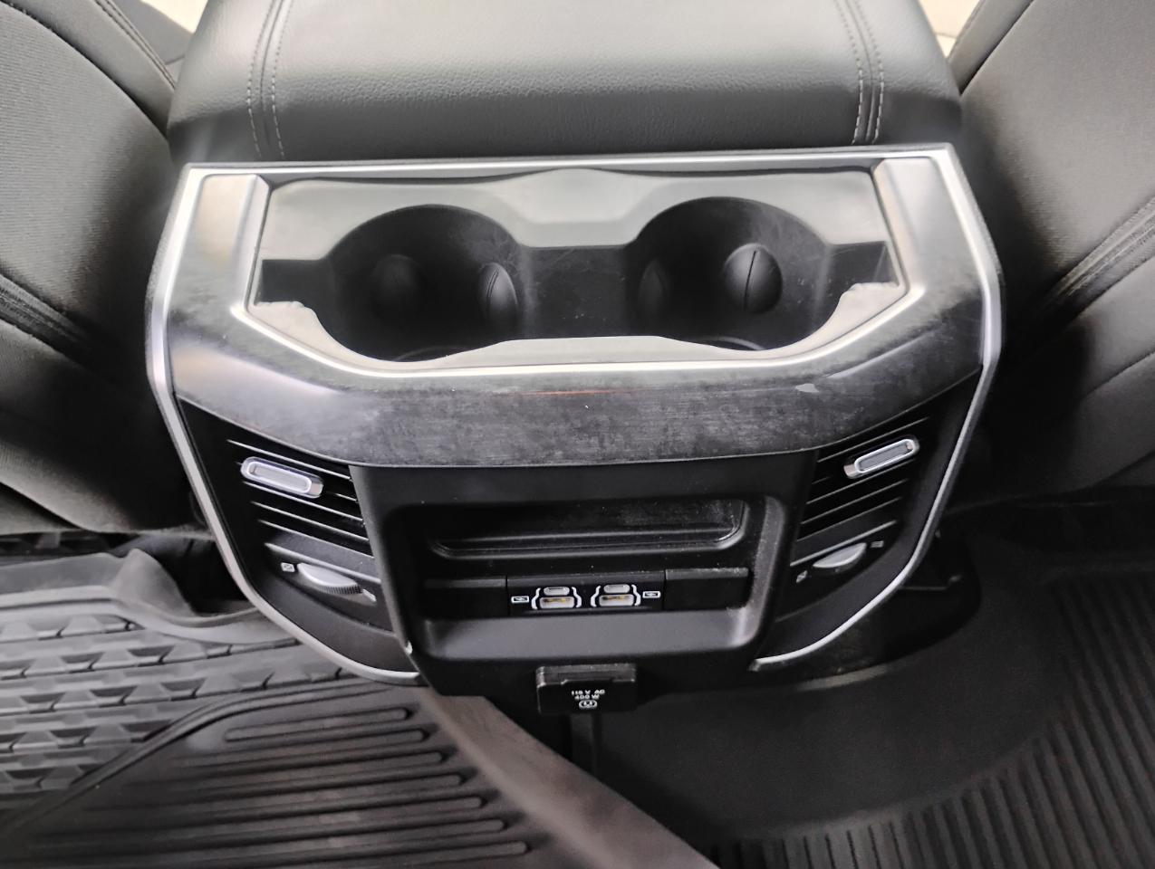 RAM 1500 Big Horn Quad Cab 4WD 2022