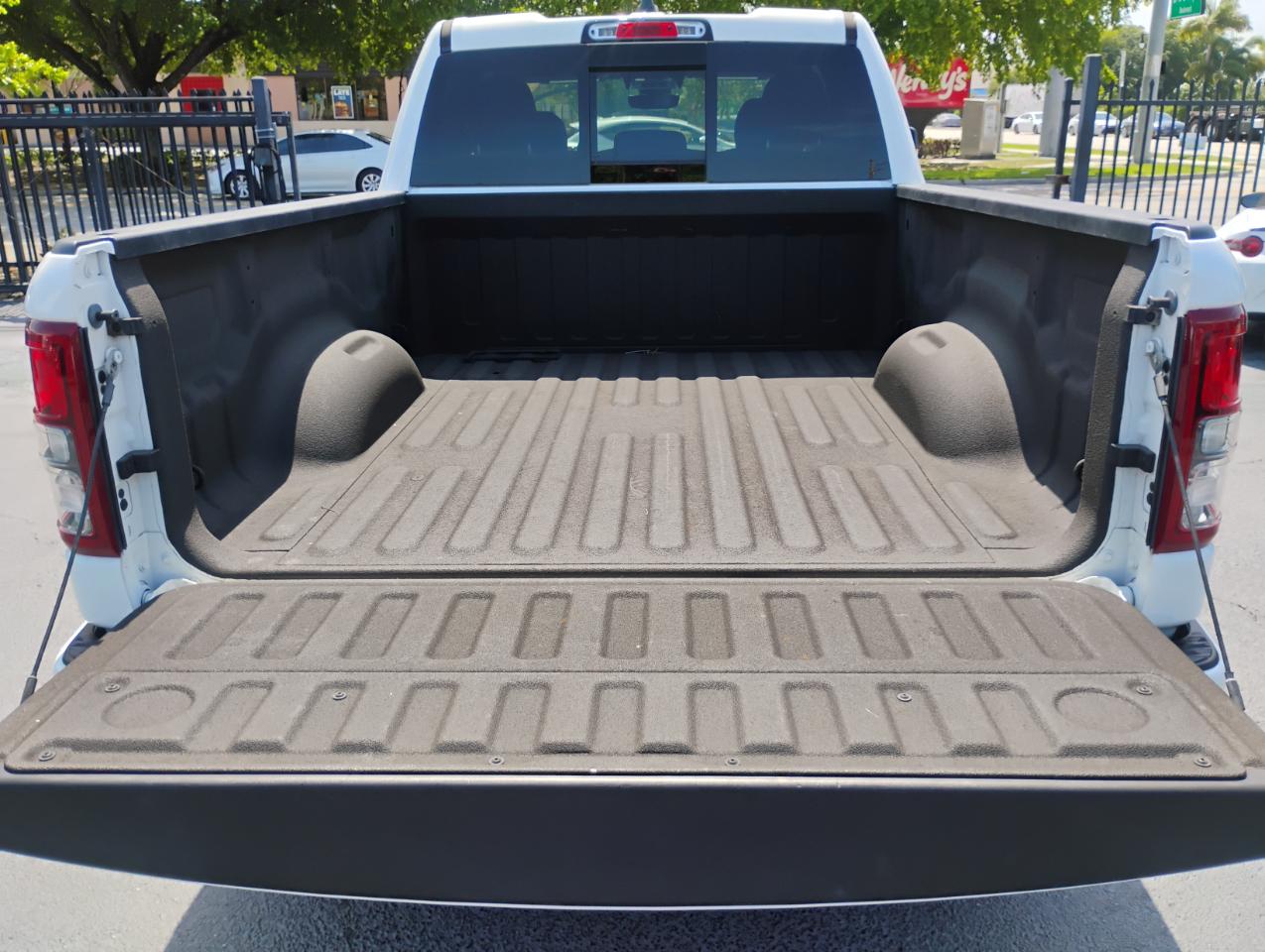 RAM 1500 Big Horn Quad Cab 4WD 2022