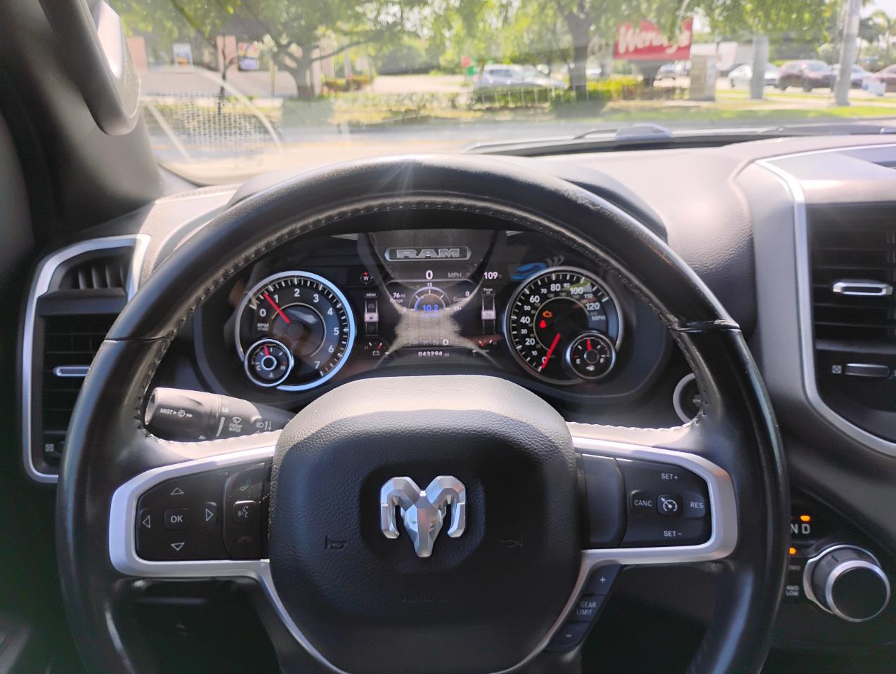 RAM 1500 Big Horn Quad Cab 4WD 2022