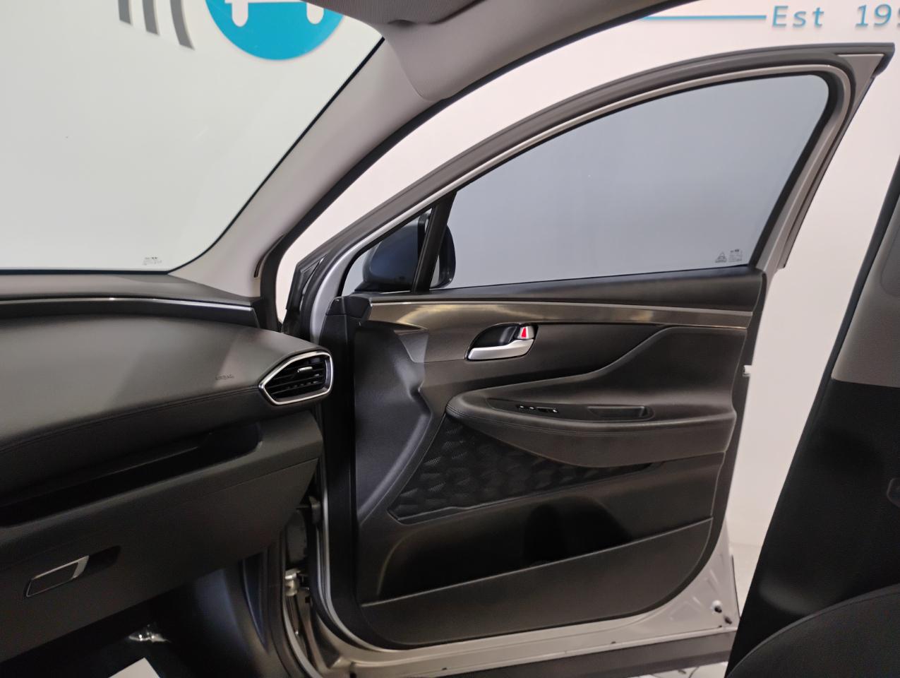 Hyundai Santa Fe SE 2021