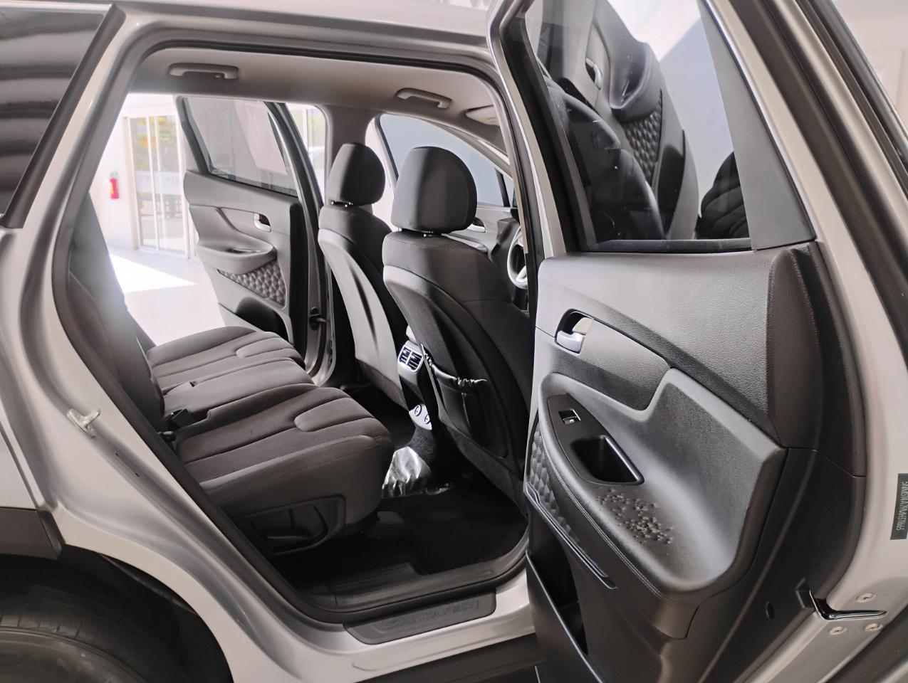 Hyundai Santa Fe SE 2021