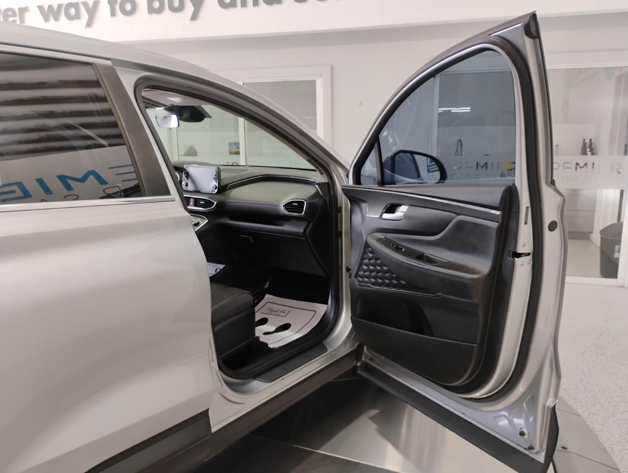 Hyundai Santa Fe SE 2021