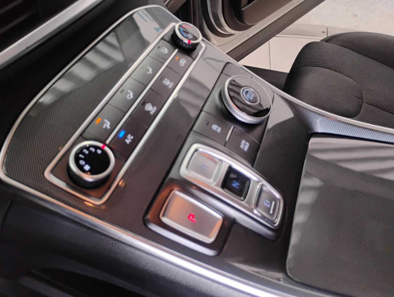 Hyundai Santa Fe SE 2021