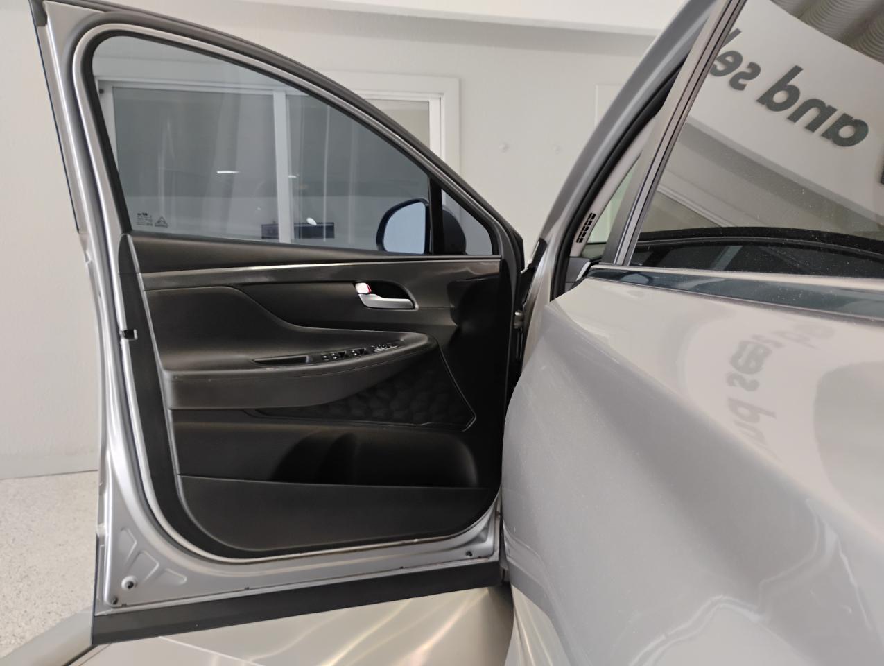 Hyundai Santa Fe SE 2021