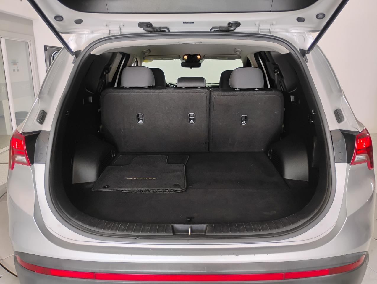 Hyundai Santa Fe SE 2021