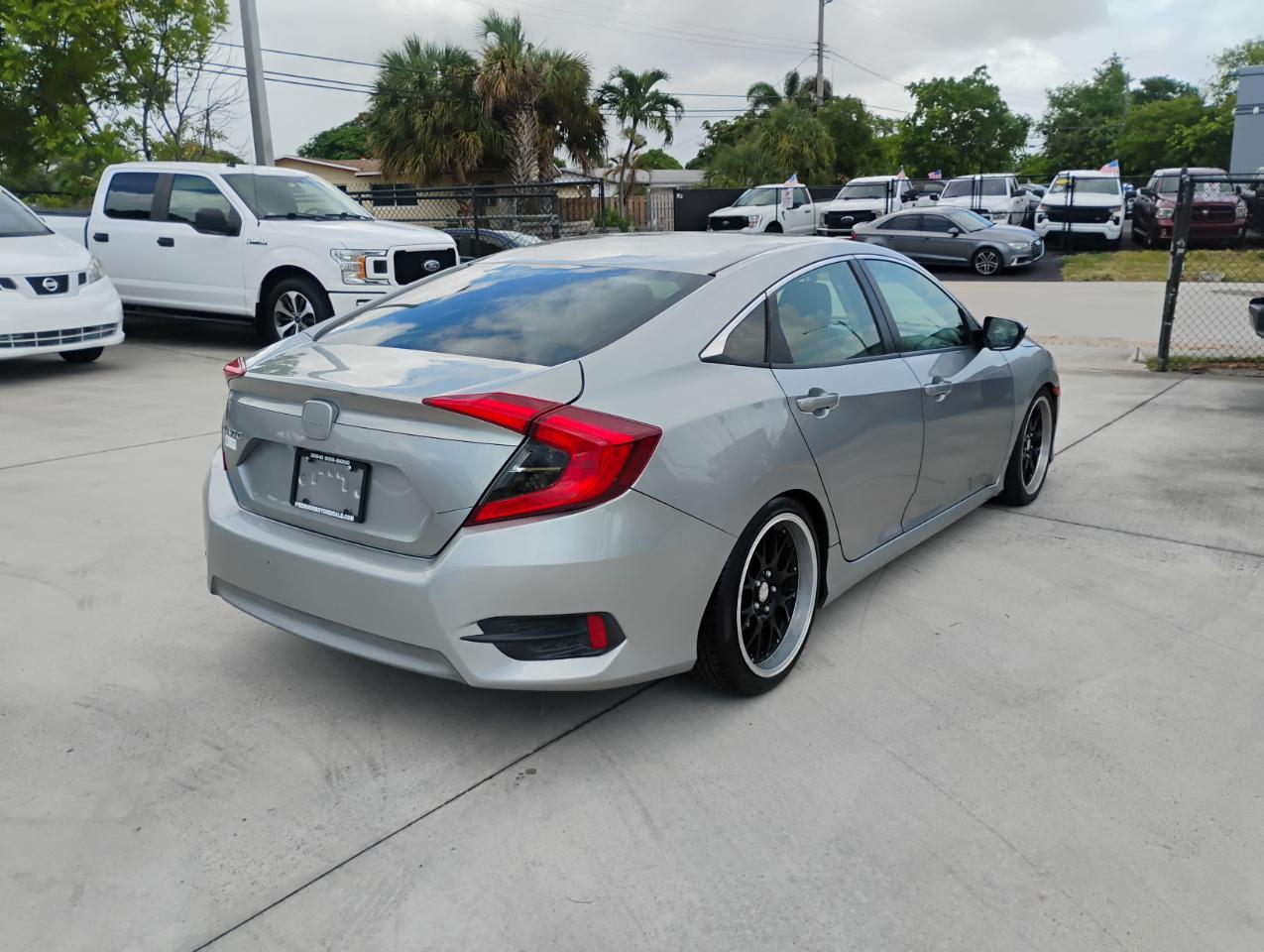 Honda Civic LX Sedan CVT 2017