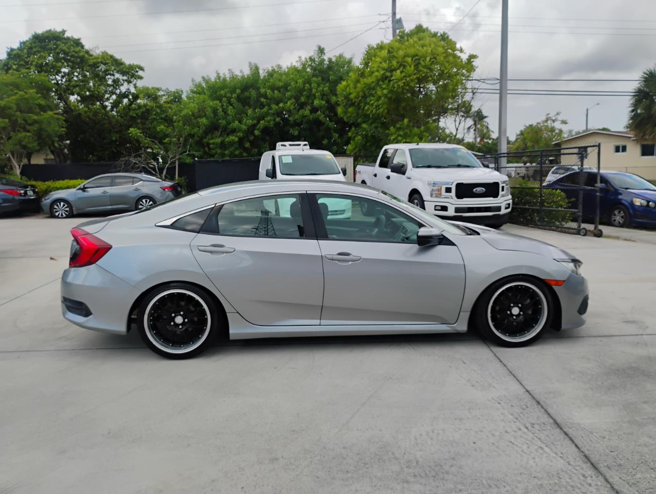 Honda Civic LX Sedan CVT 2017