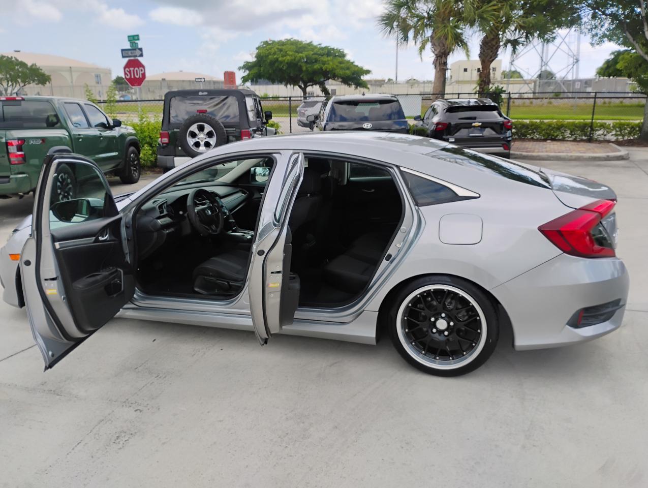 Honda Civic LX Sedan CVT 2017