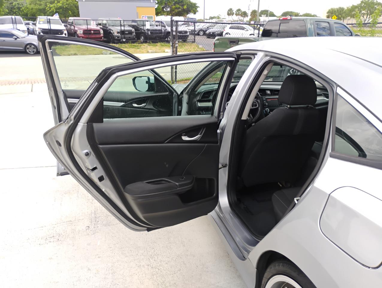 Honda Civic LX Sedan CVT 2017