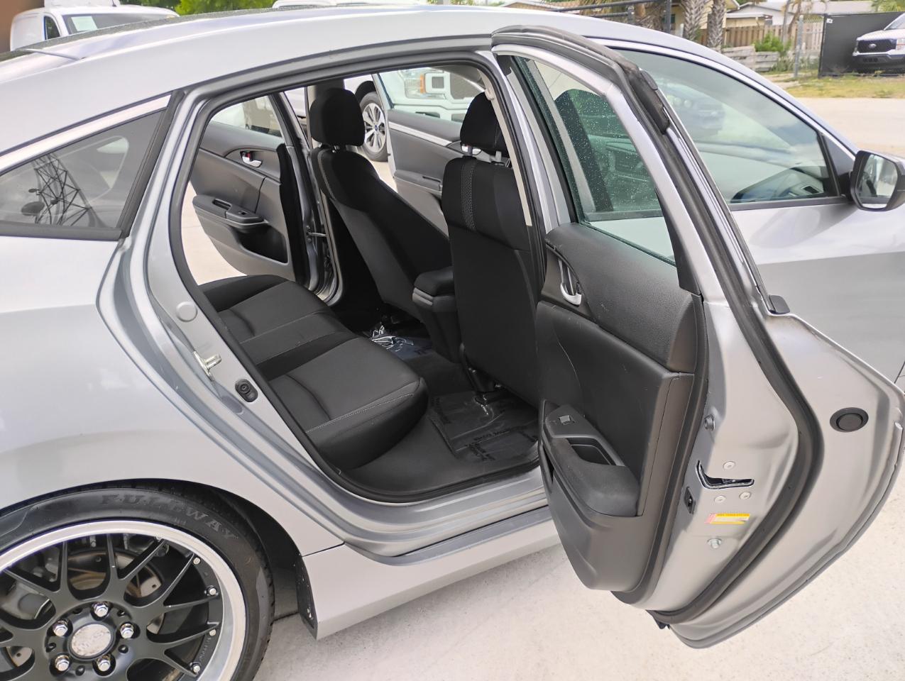 Honda Civic LX Sedan CVT 2017