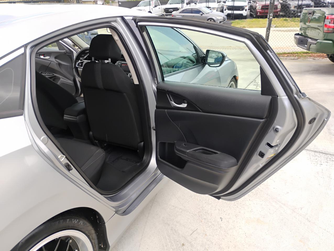 Honda Civic LX Sedan CVT 2017