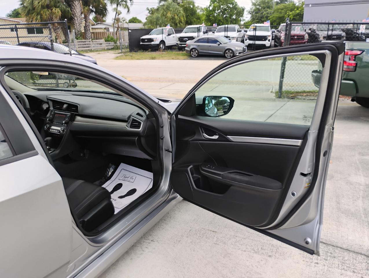 Honda Civic LX Sedan CVT 2017