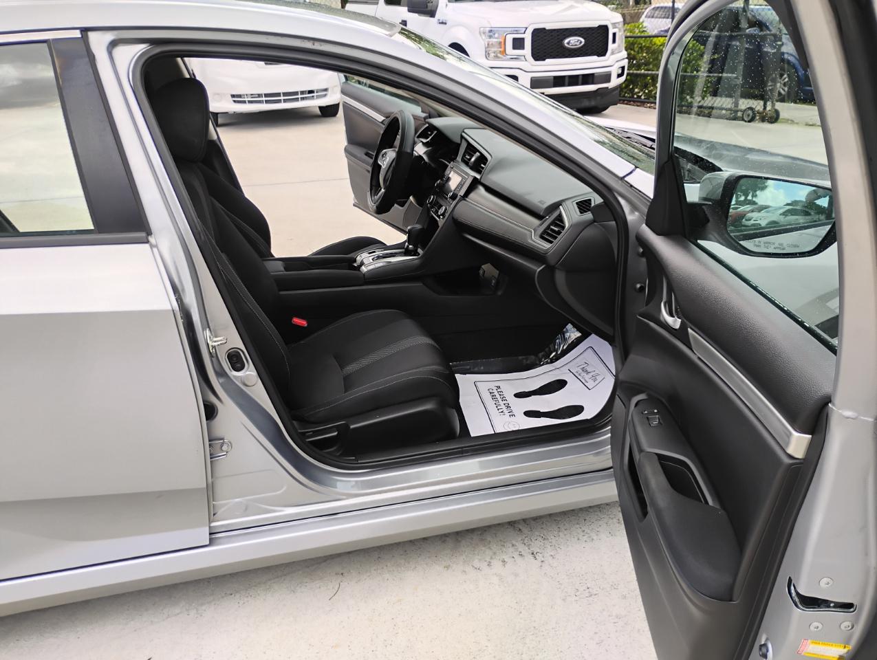 Honda Civic LX Sedan CVT 2017