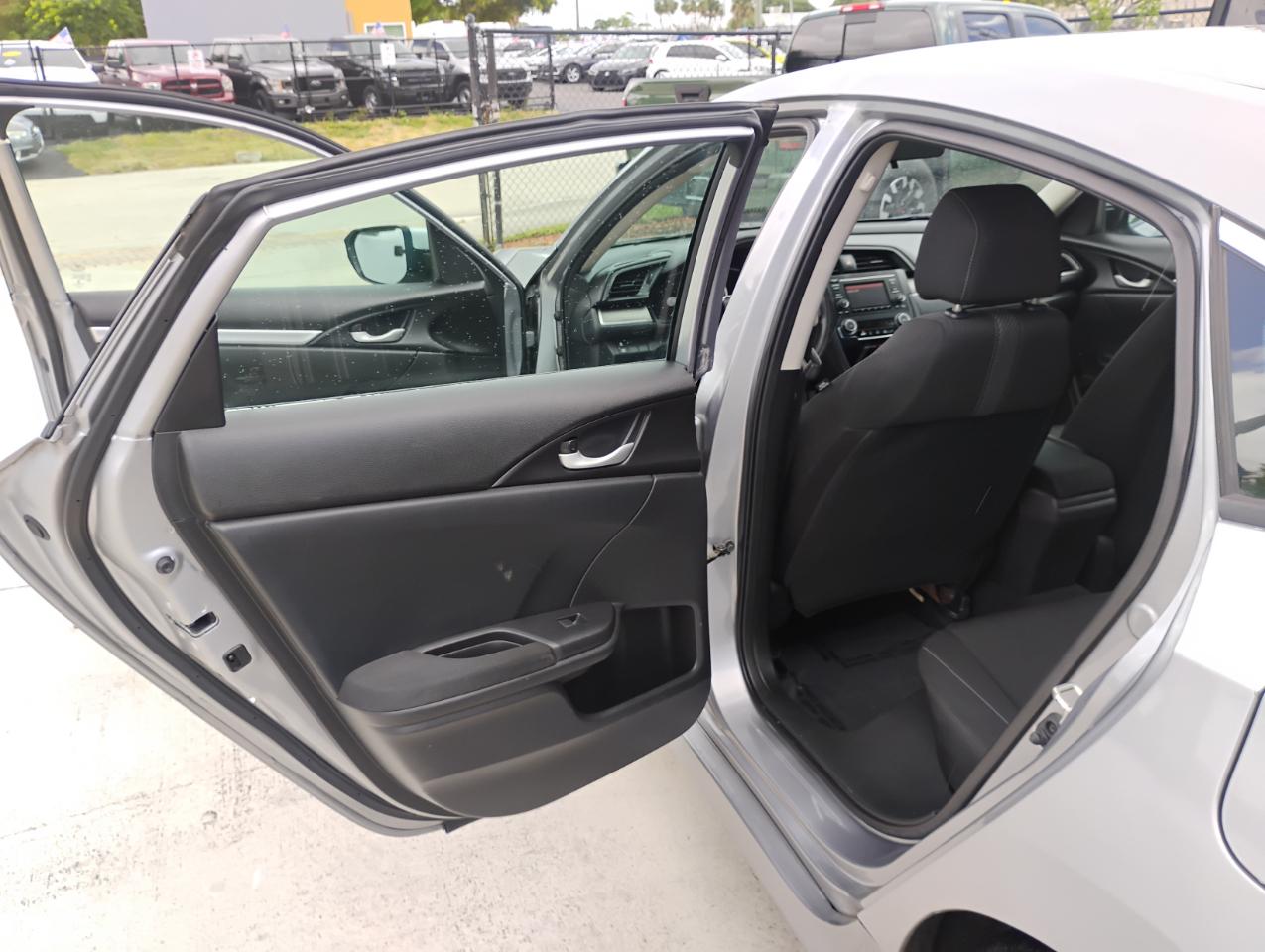 Honda Civic LX Sedan CVT 2017