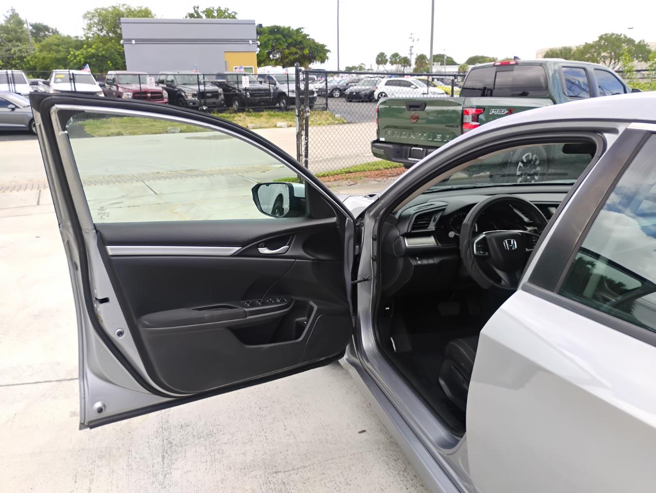 Honda Civic LX Sedan CVT 2017