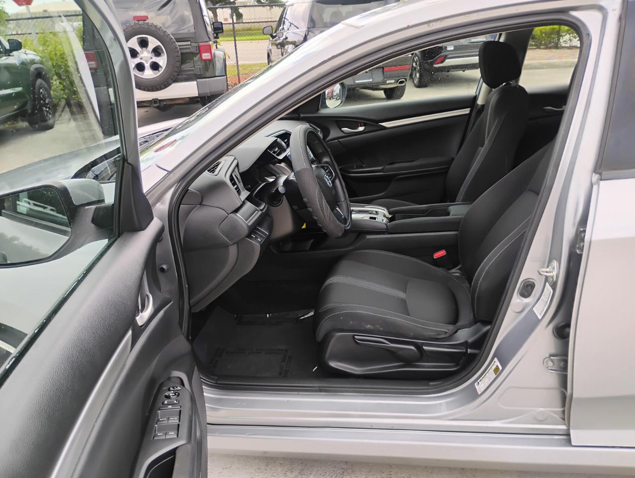 Honda Civic LX Sedan CVT 2017