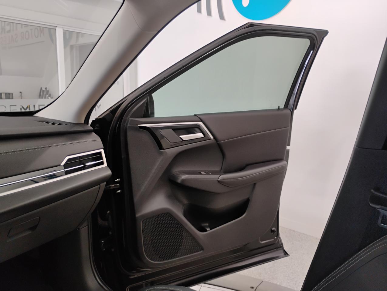 Mitsubishi Outlander SE 2WD 2024