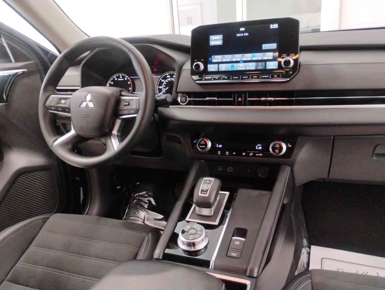 Mitsubishi Outlander SE 2WD 2024