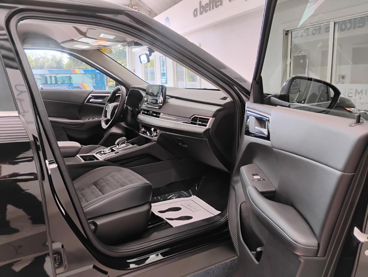 Mitsubishi Outlander SE 2WD 2024