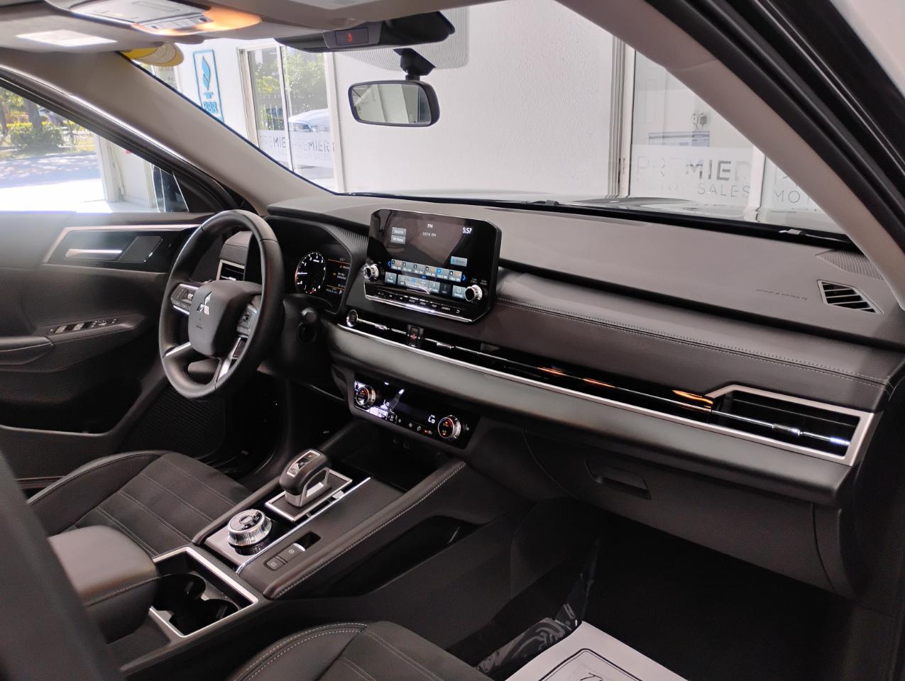 Mitsubishi Outlander SE 2WD 2024