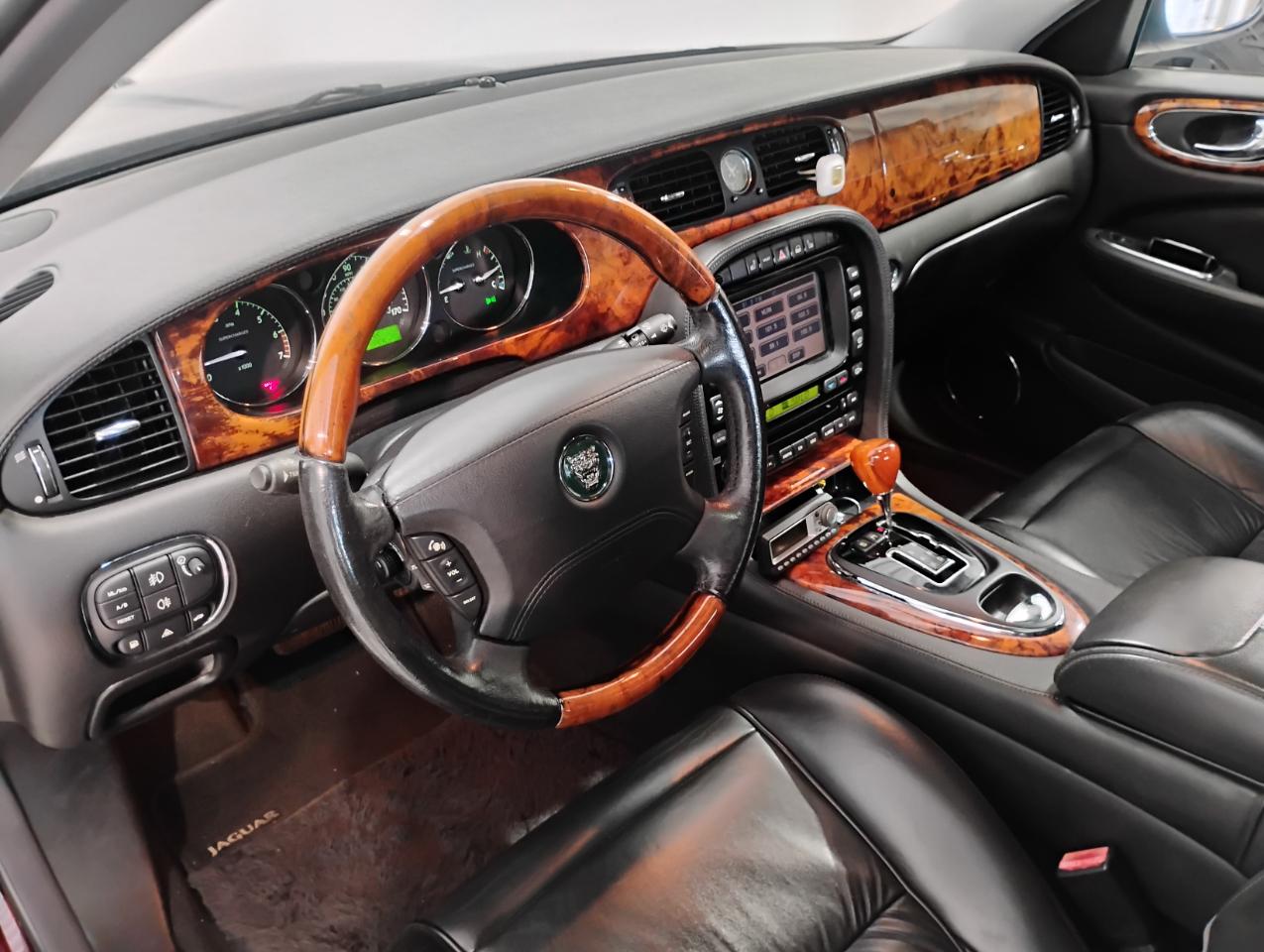 Jaguar XJ-Series Super V8 2005