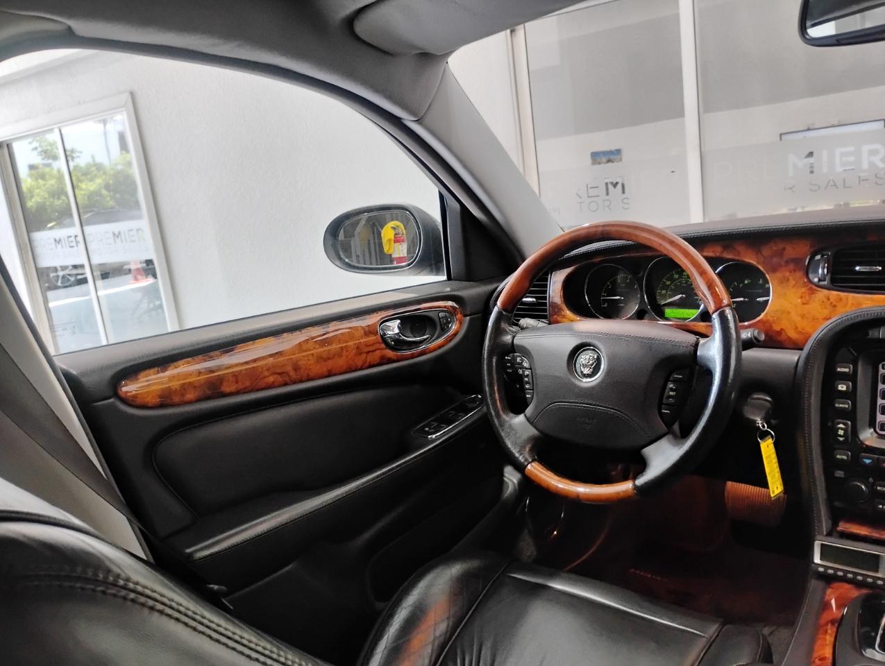 Jaguar XJ-Series Super V8 2005