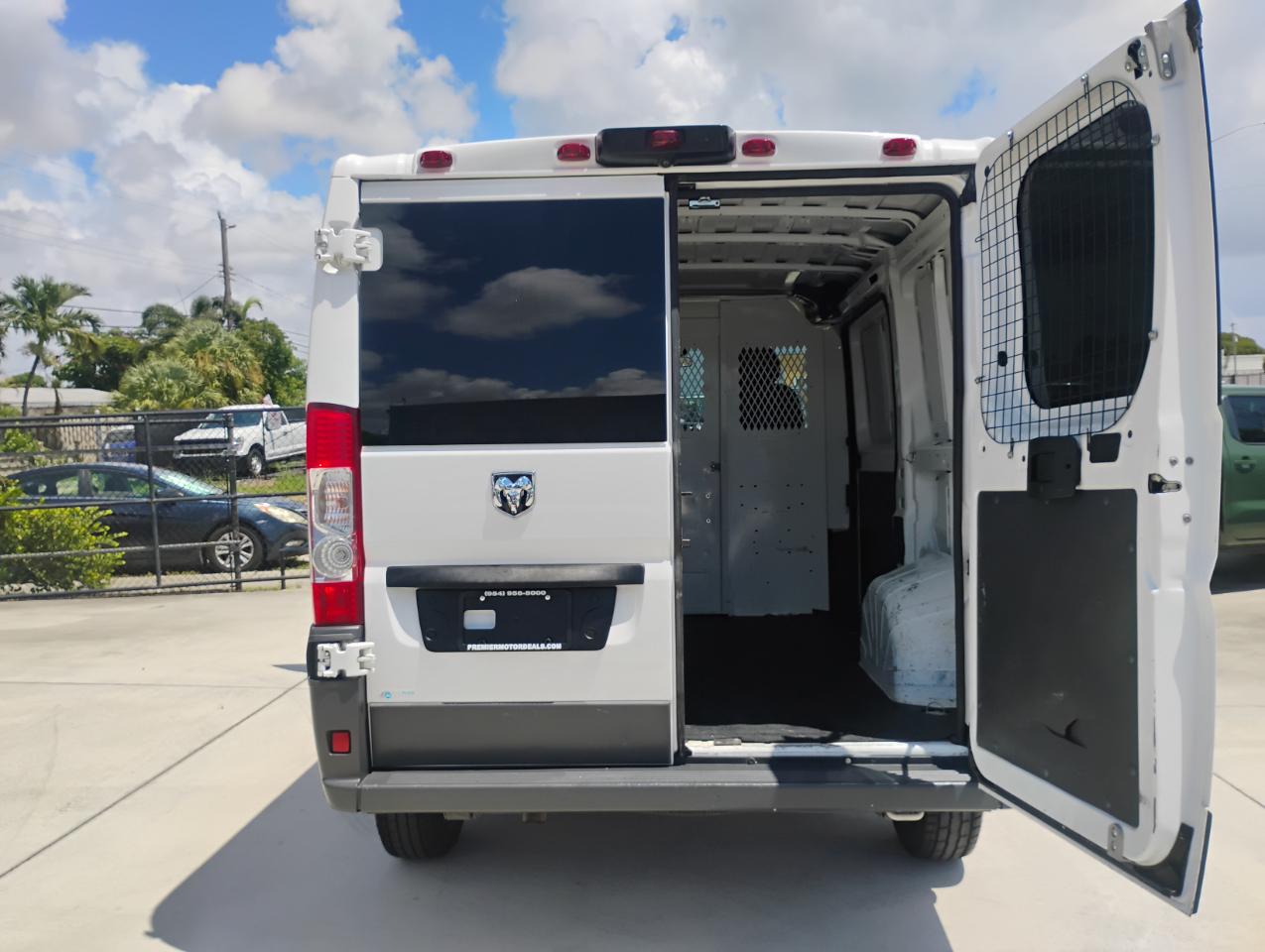RAM Promaster 1500 Low Roof Tradesman 118-in. WB 2017