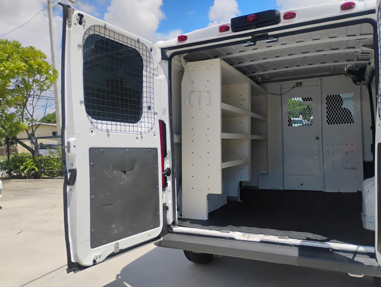 RAM Promaster 1500 Low Roof Tradesman 118-in. WB 2017